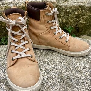 Timberland 8.5 Skyla Bay 6” Boots